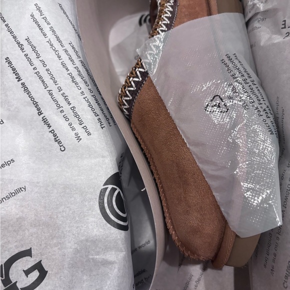 Brand new women’s Tasman Uggs size 6 chestnut. In original box and packa… - Picture 7 of 15